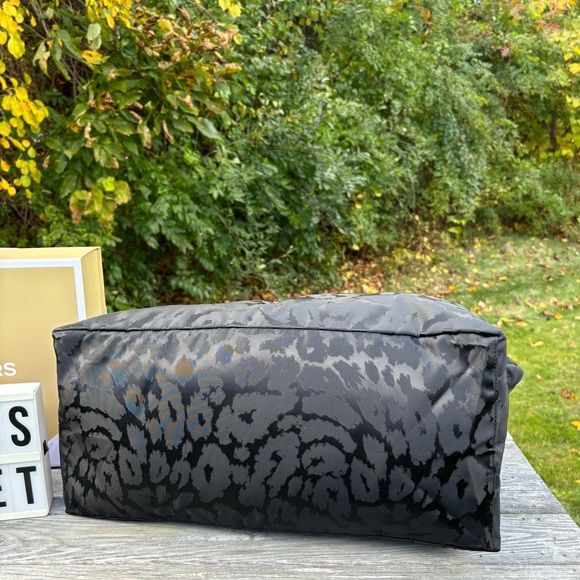 NWT ANIMAL PRINT MICHAEL KORS BIG BOY OVERNIGHT SET! - Picture 12 of 15